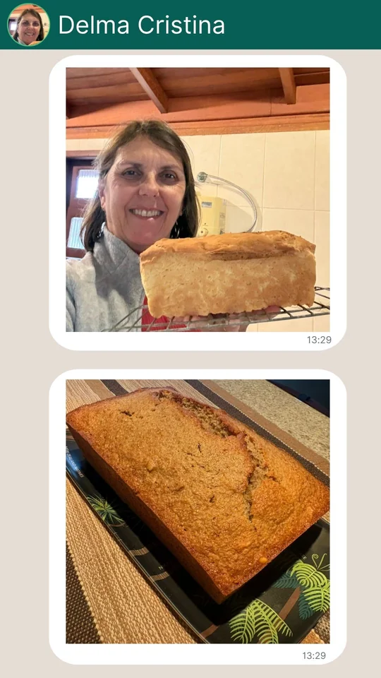 Aluna mostrando pão sem glúten feito na Imersão